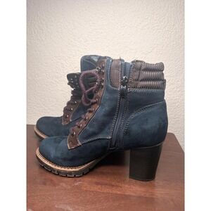 Short 8M Women's Boots - Navy Blue with Blue and Red Laces. three Inch Heel